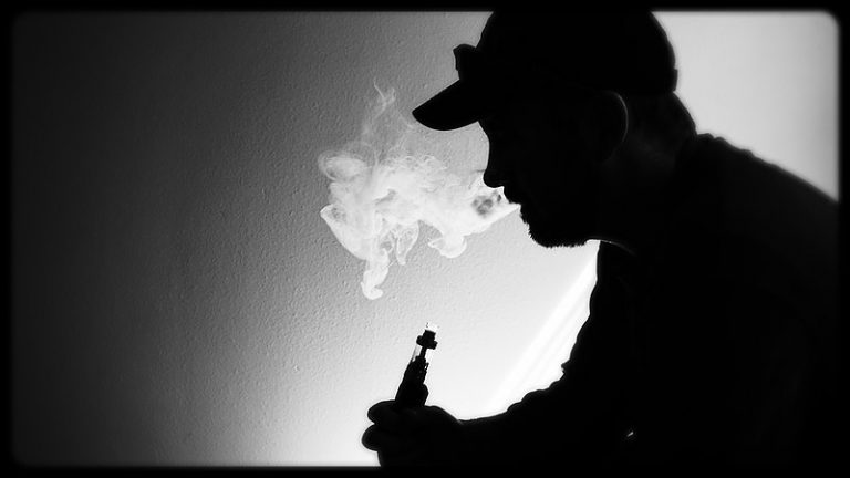 致命毒菸害死青少年？美國「調味電子煙」的限令爭議