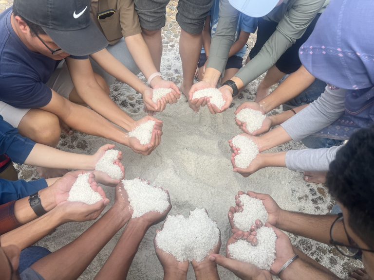 【翻轉文創】一把鹽，承載時代的重量——洲南鹽場如何找回土地的記憶